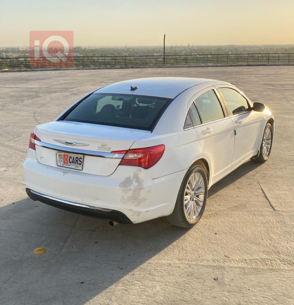 كرايسلر 200